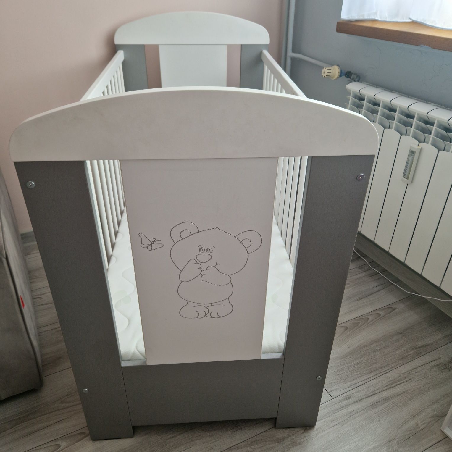 Sprzedam łóżeczko Drewex srebno-biale mis i motylek z szufladą