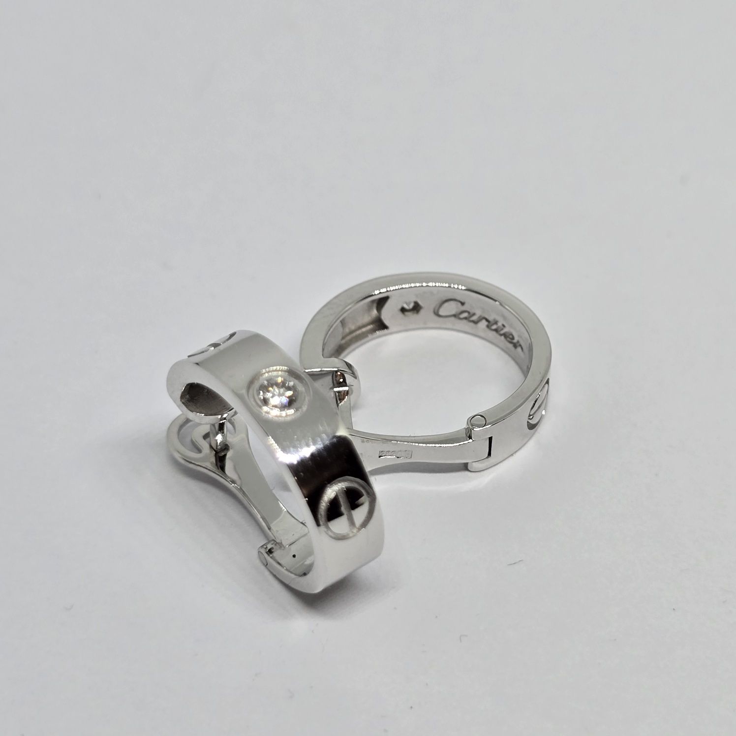 Золоті сережки з діамантами.Cartier