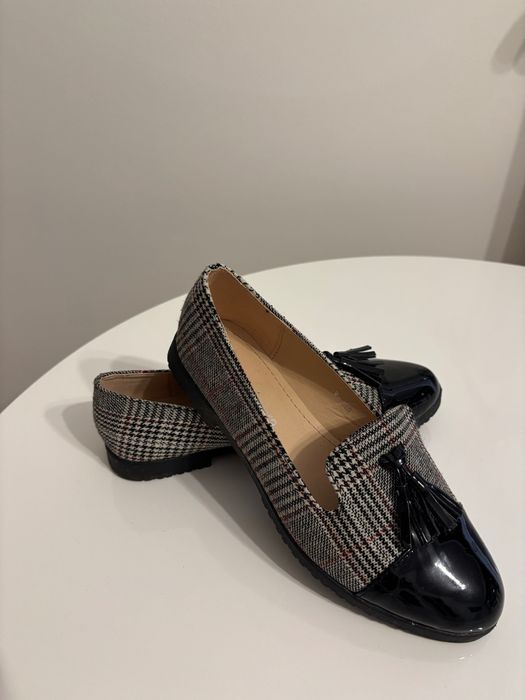 Mokasyny damskie lakierowane kratka