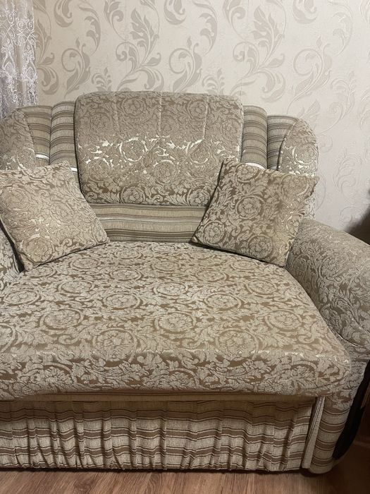 Продам угловой диван, и кресло !!!