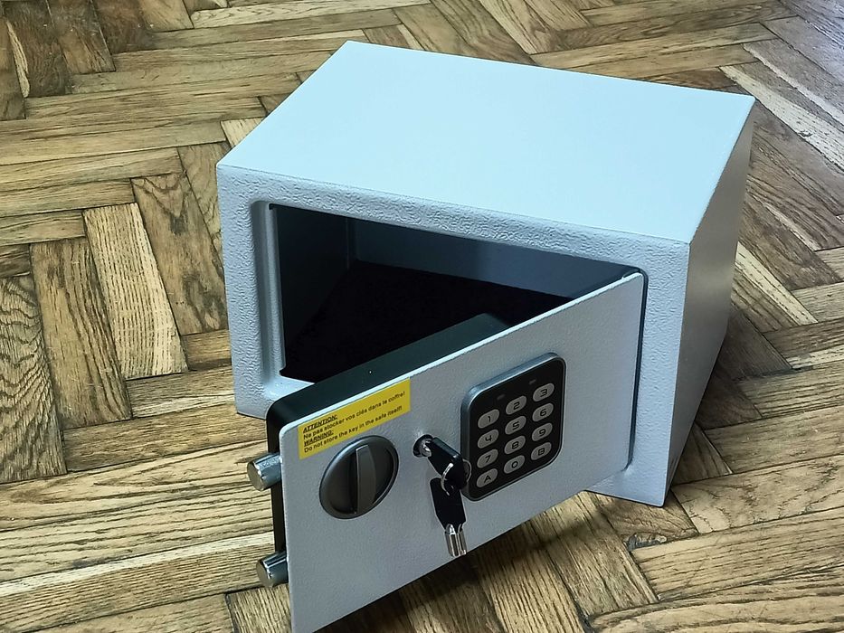 Сейфы электронные кодовые с 2 ключами