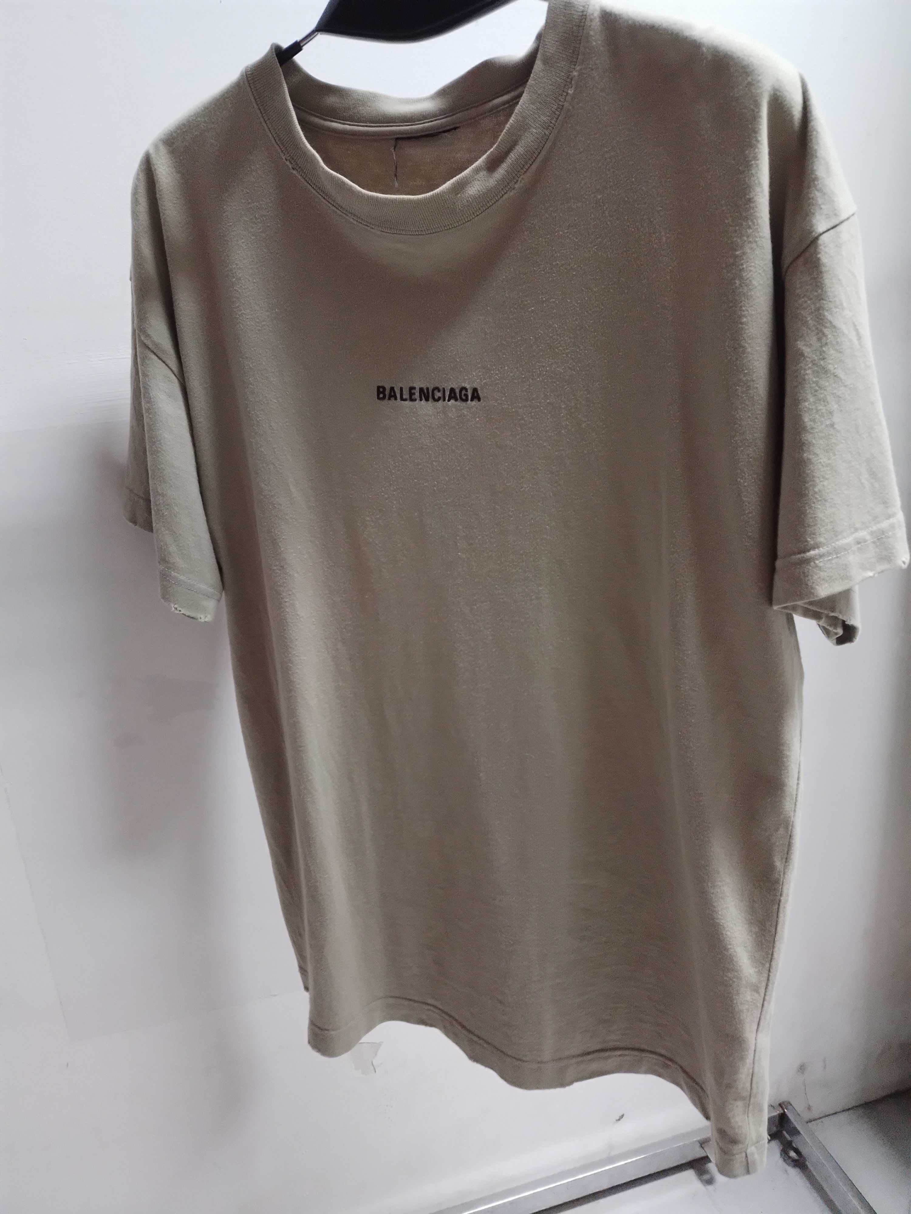 T-shirt bordado cor caqui