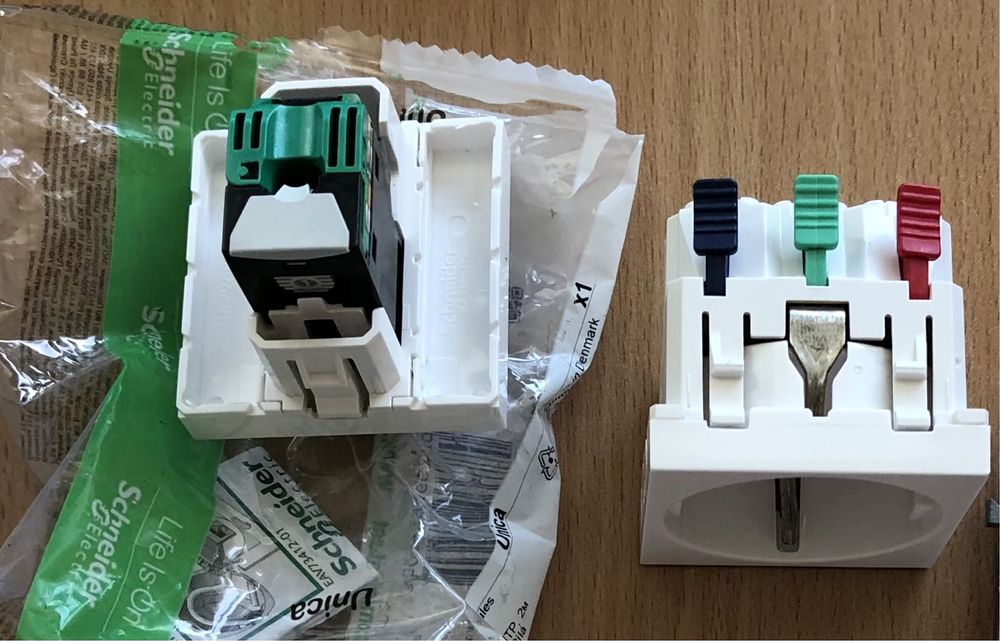 Schneider Electric Unica New розетка RJ45