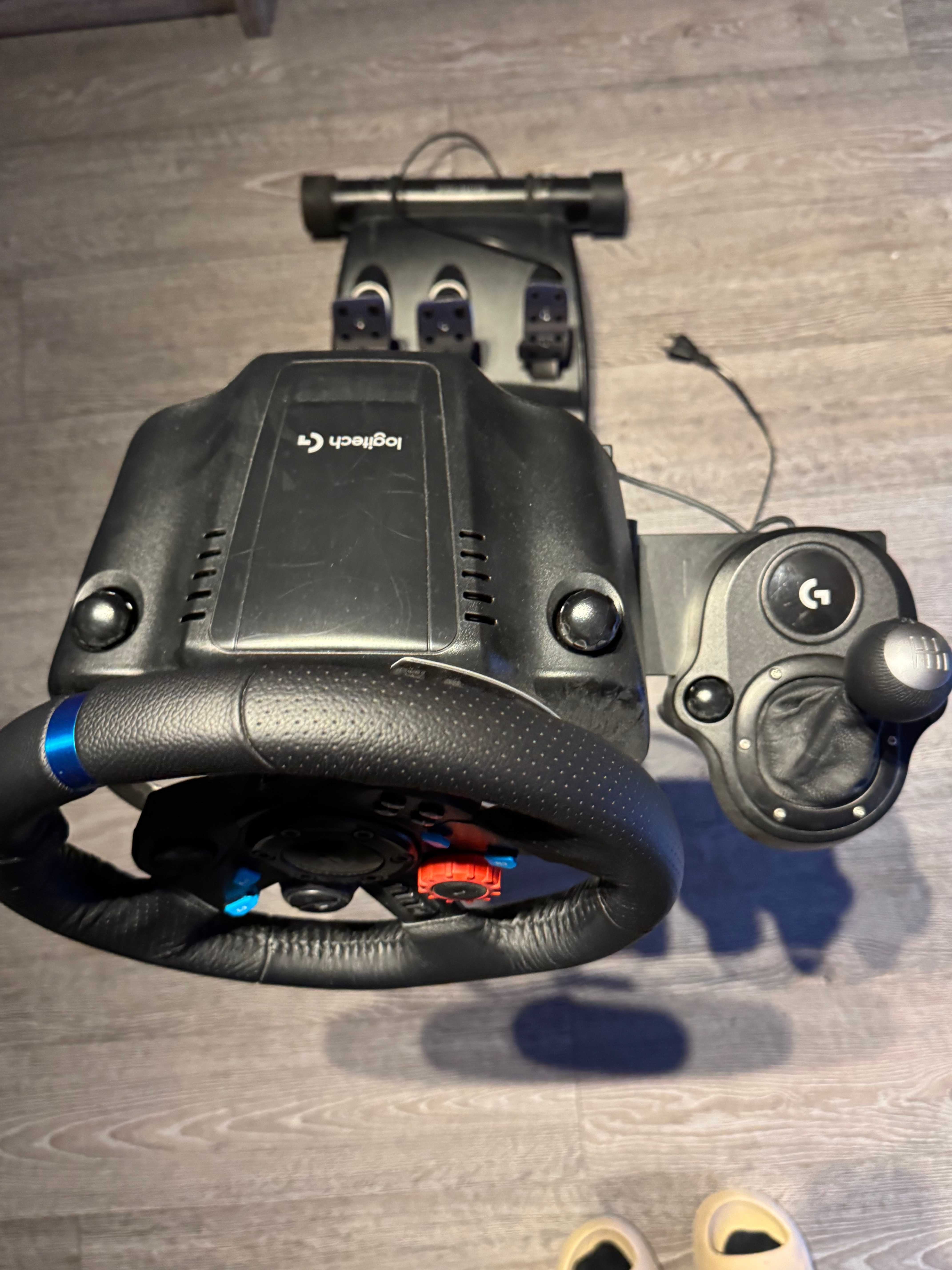 Kierownica Logitech G29 z shifterem i  stojakiem