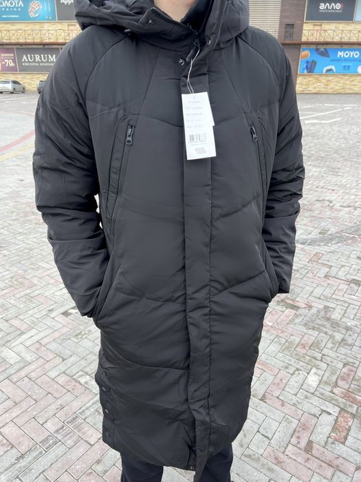 Мужской пуховик черного цвета DU