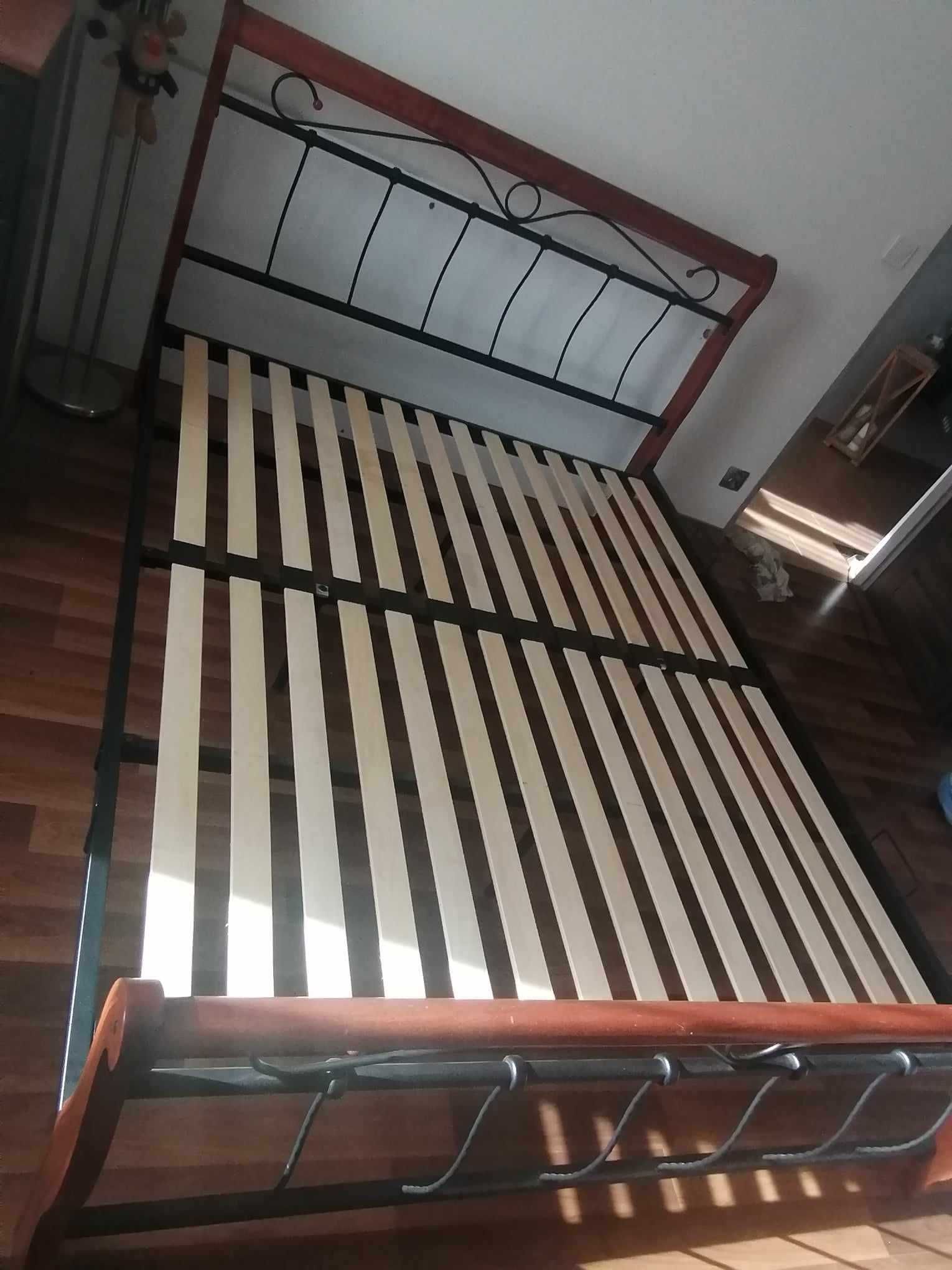 Metalowa rama łóżka - stelaż
