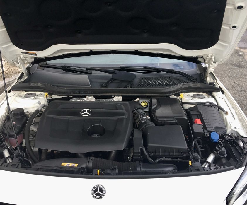 Mercedes-Benz GLA 180d AMG Line Facelift 2018 FULL EXTRAS GPS BI-XENON