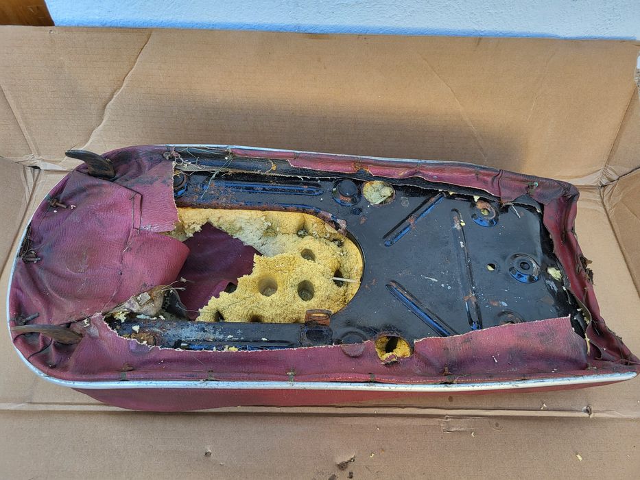 Siedzenie Kanapa WSK 125 175 z listwą Lelek Gil Kos Sport Kobuz blacha