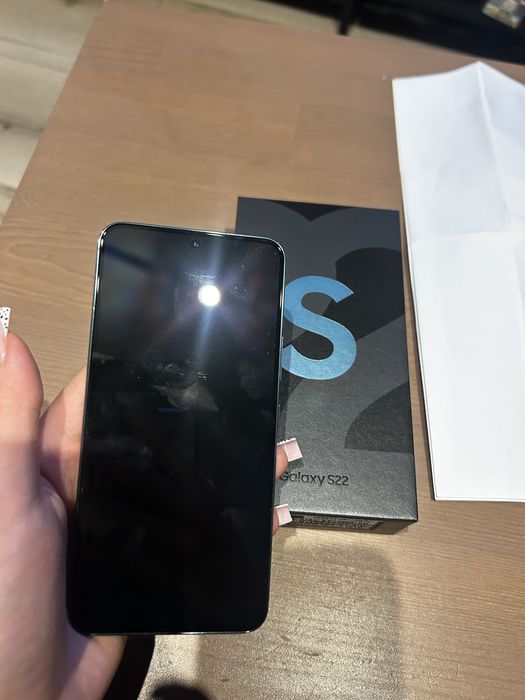 Do sprzedaży nowy telefon -Samsung S22
