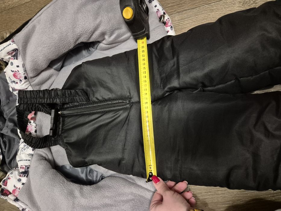 Продам зимовий комбінезон на дівчинку