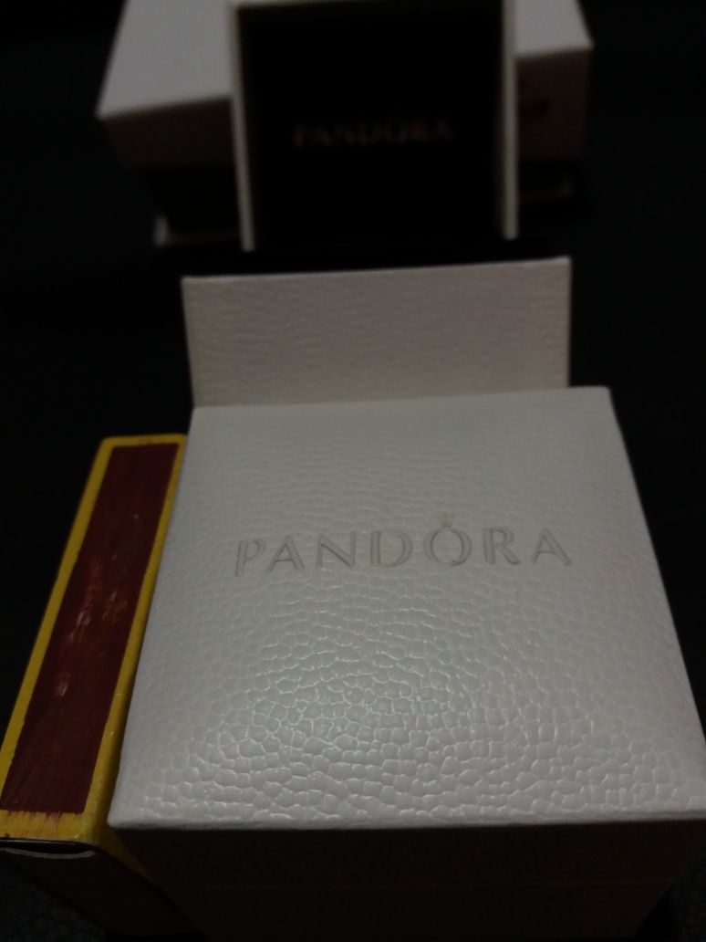 Подарочные  оригинальные коробочки  Pandora, и др.