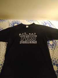 T shirt Preta Pyro is Not a Crime