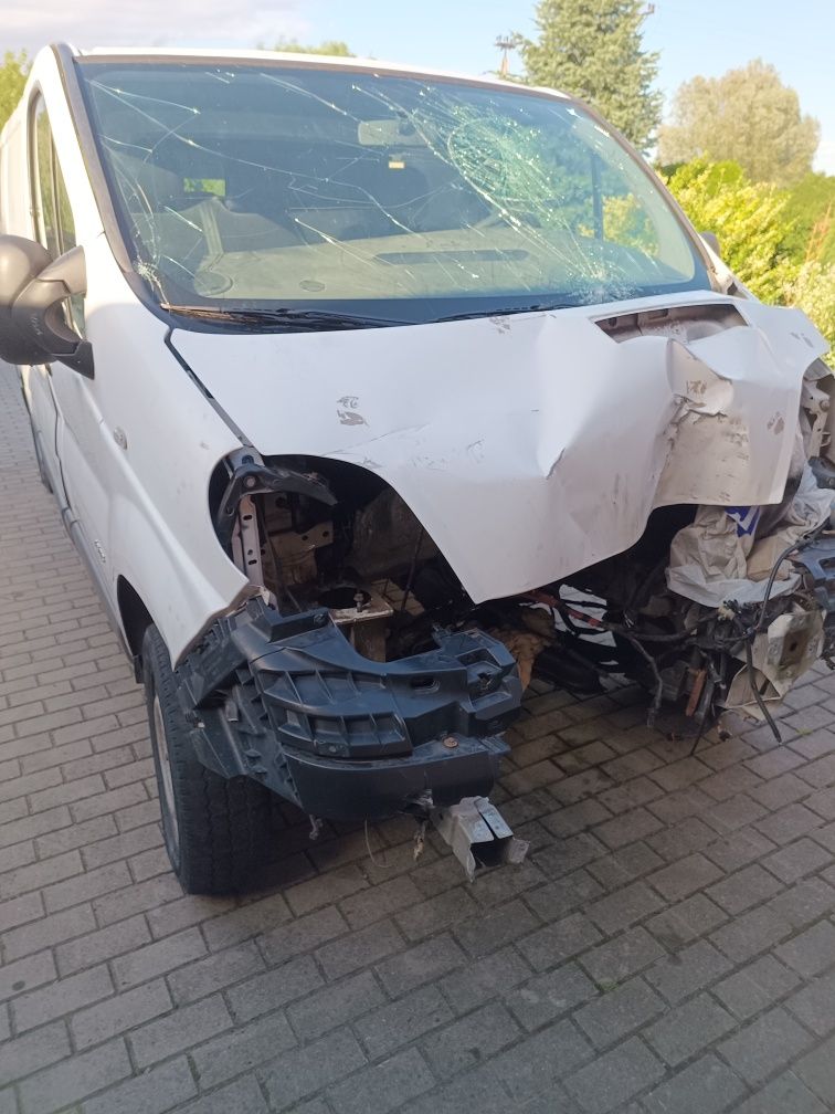 Renault Trafic 2,0 CDTI 2007r uszkodzony