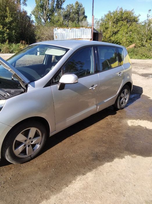 Рено сценік 2011 рік