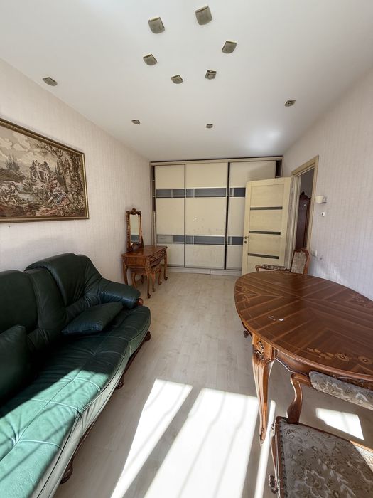 Пропоную велику 2ну 70 метрів на Сахарова під прогаму також