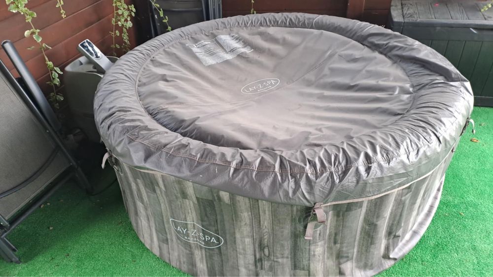 Jacuzzi  LAY-Z-SPA