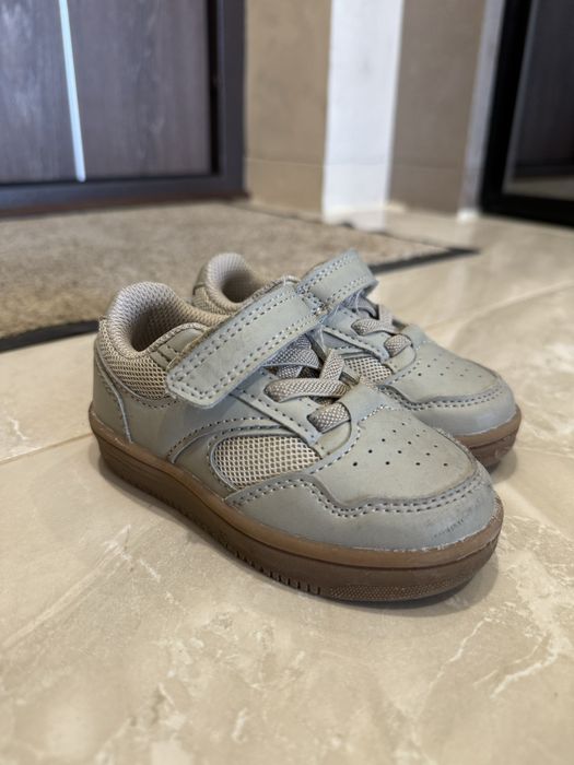 Детские кроссовки на мальчика ( весна / осень)