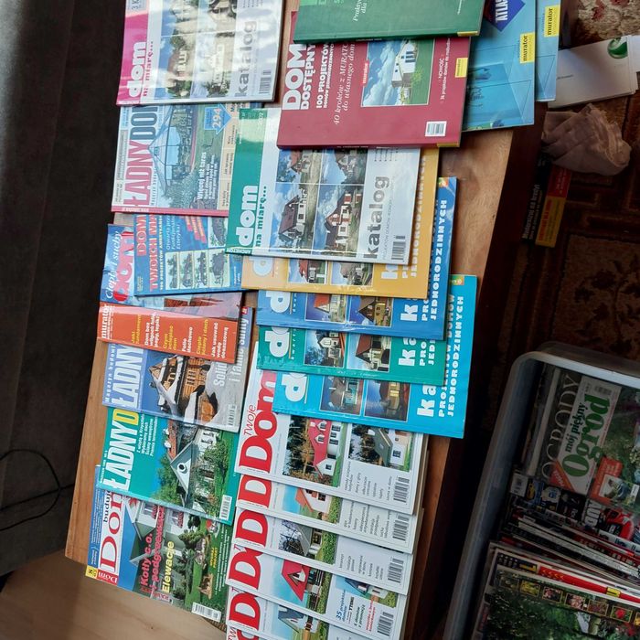 Wydawnictwa, czasopisma z projektami domów, tematyką budowlaną, aran