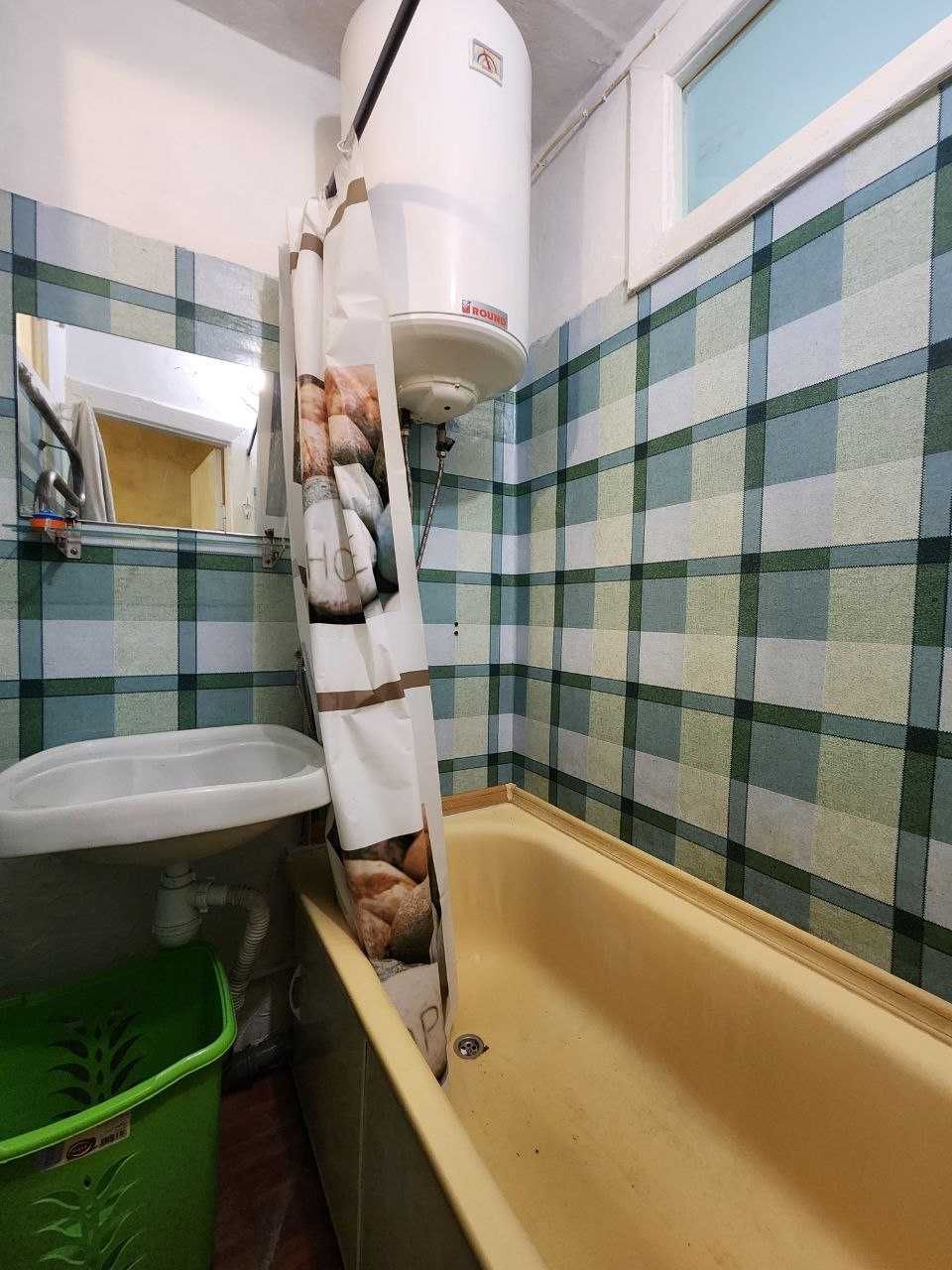 Продам 2 кімнатну кв-ру на Криському бульварі  !