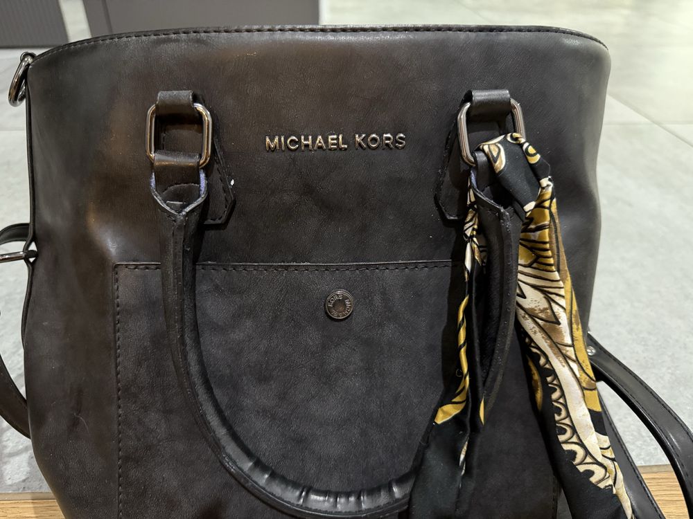Torebka czarna z paskiem w stylu Michael Kors MK