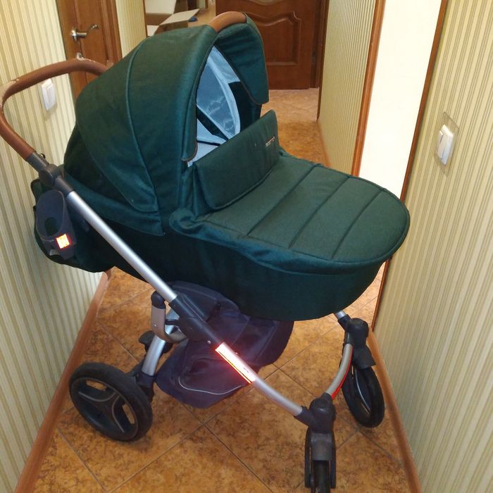 Каляска2в1..Має маскітну сітку.дощовик