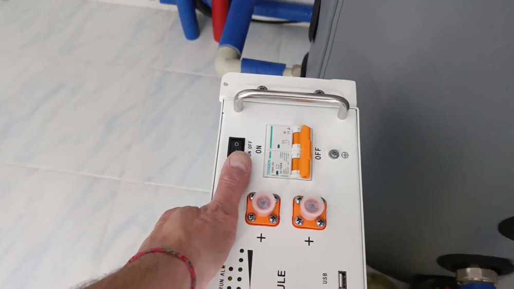 Подключение настройка программирование инверторов аккумуляторов сэс