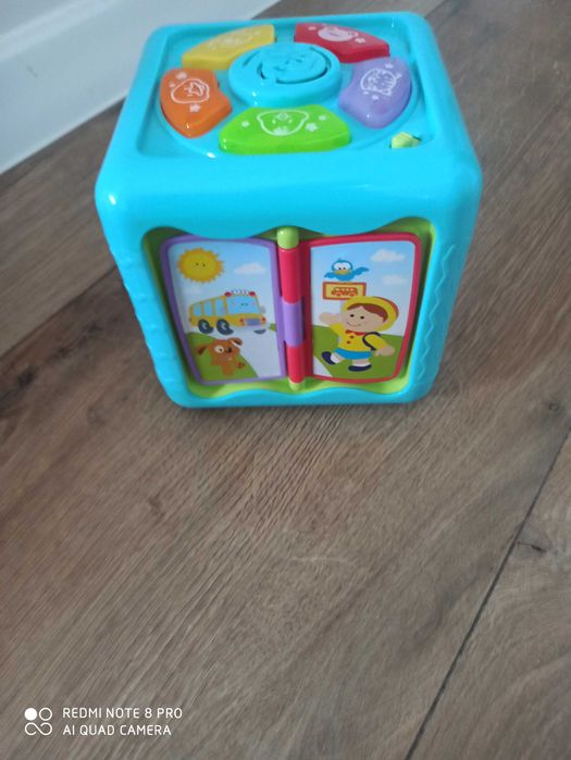 Interaktywna kostka dla niemowlaka