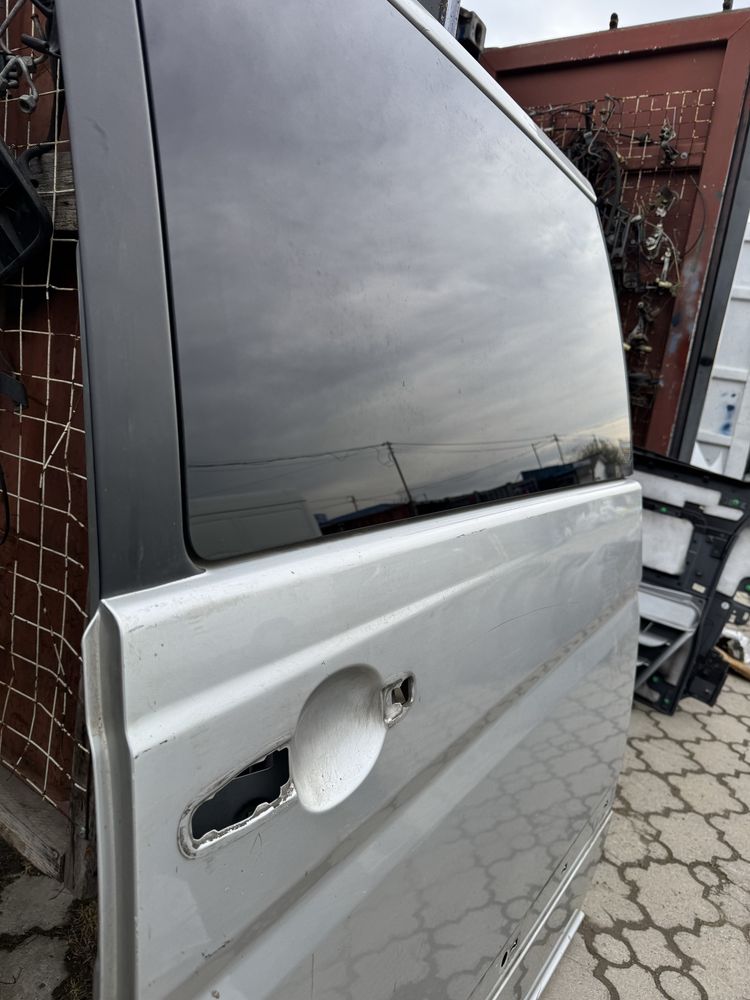 Бокова дверка Віто Віано 639 виїзна Vito Viano W639 з стіклом ліва