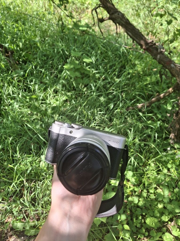 Продаю Fujifilm X-A10 з об’єктивами та оригінальною коробкою
