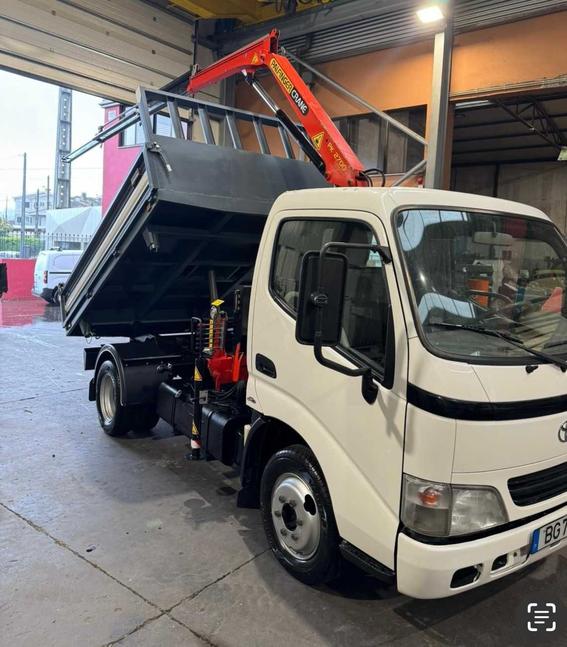 Toyota Dyna com grua e báscula