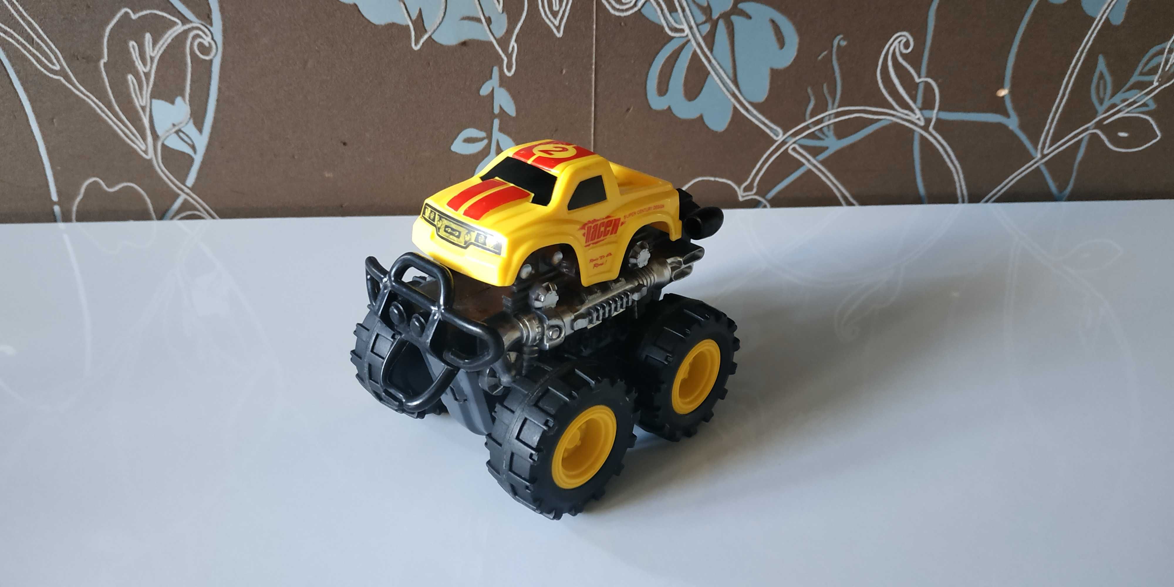 Auto Monster Truck z dużymi kołami napęd