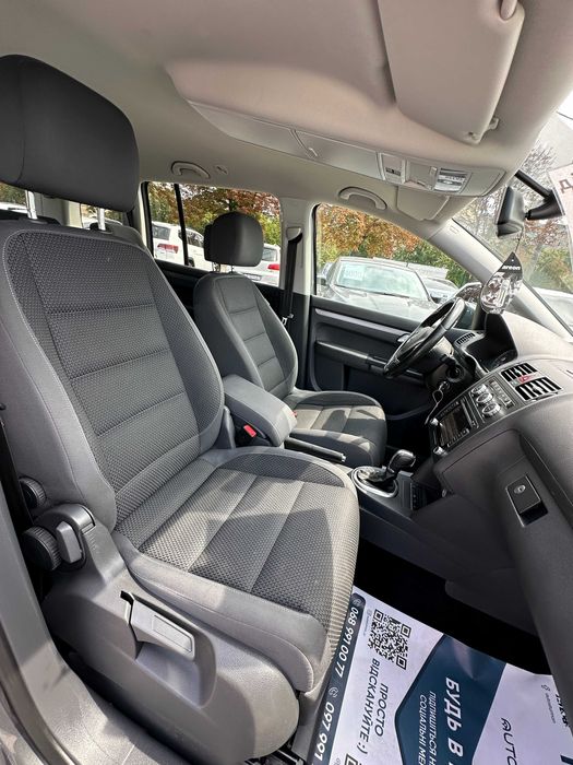 Продам Volkswagen Touran  2013 рік можлива розстрочка,кредит,обмін!