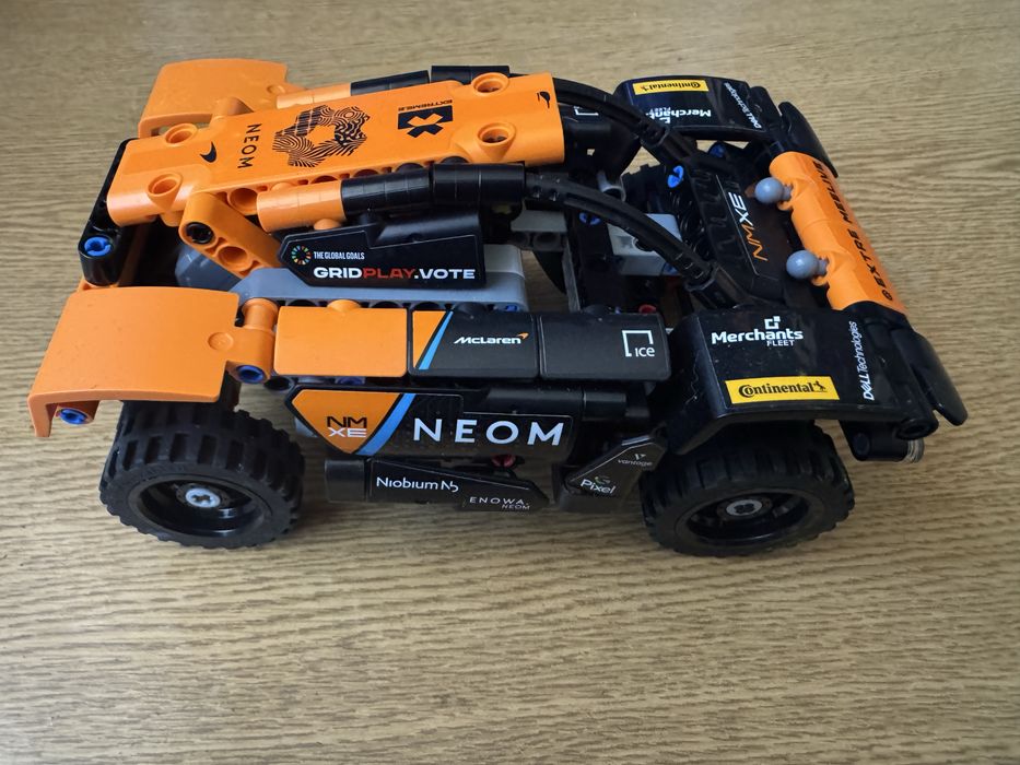 Lego Technic 42166 NEOM McLaren Extreme E Race Car