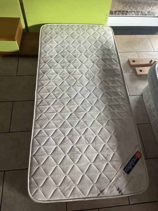 Conjunto de cama de criança e colchão molaflex
