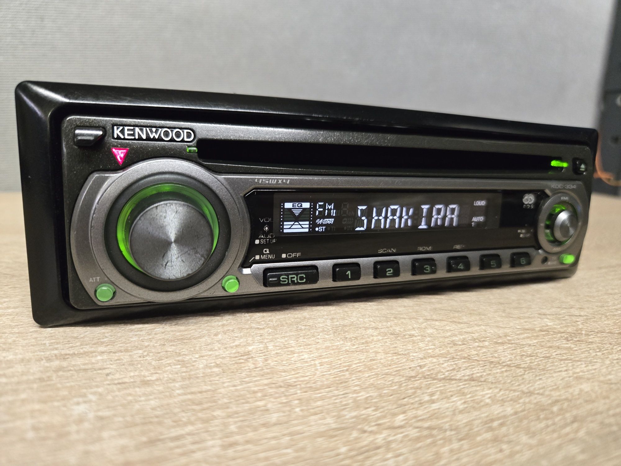 Radio samochodowe CLARION KDC-334 CD / Zadbane Klasyk 4x45W k. Zielony