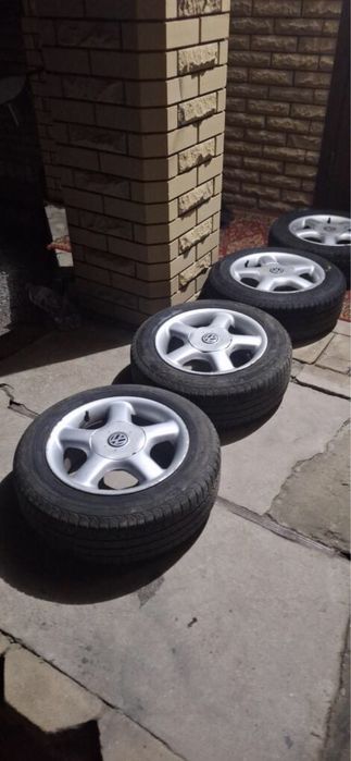 Продам диски литые резина в подарок все вопросы по телефону