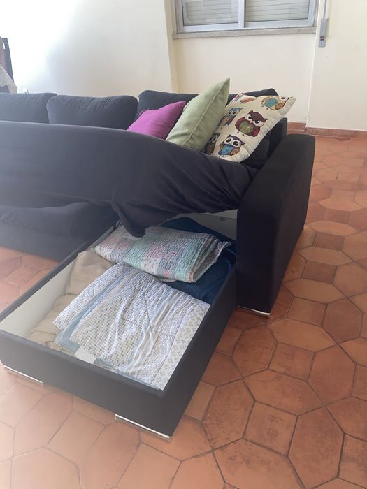Sofa em L com espaço para arrumação
