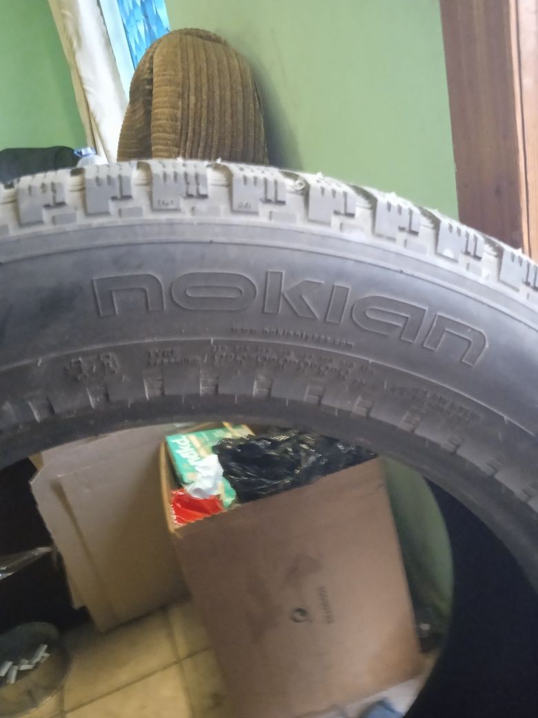 Покришки зымние шипованые 275/55 R20