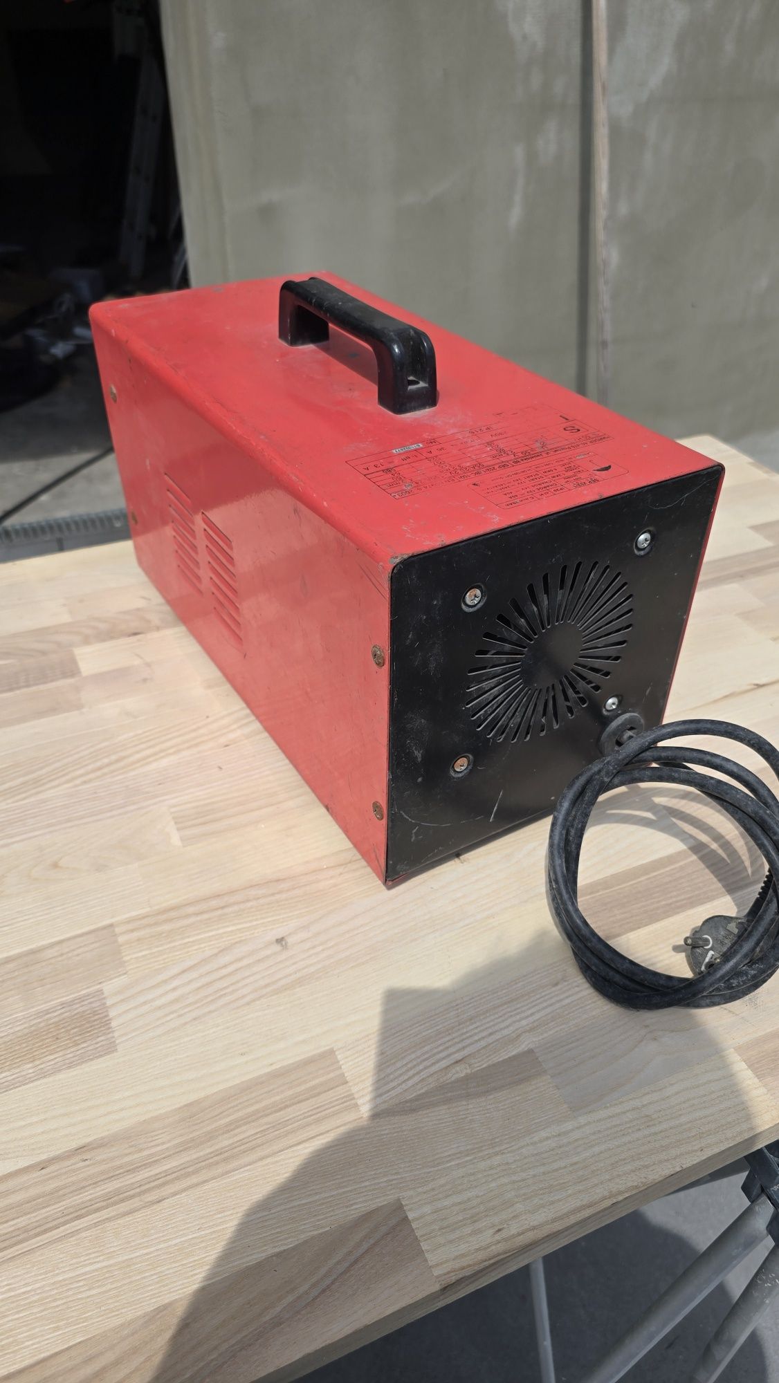 Spawarka z prostownikiem 12V i 24V booster