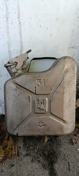 Kanistry metalowe 5 i 10 litrów