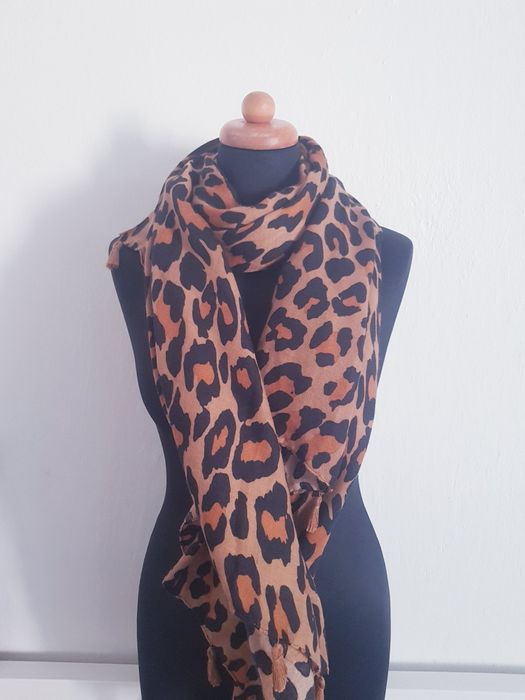 Dlugi szal damski wzor lampart marki Top Vintage