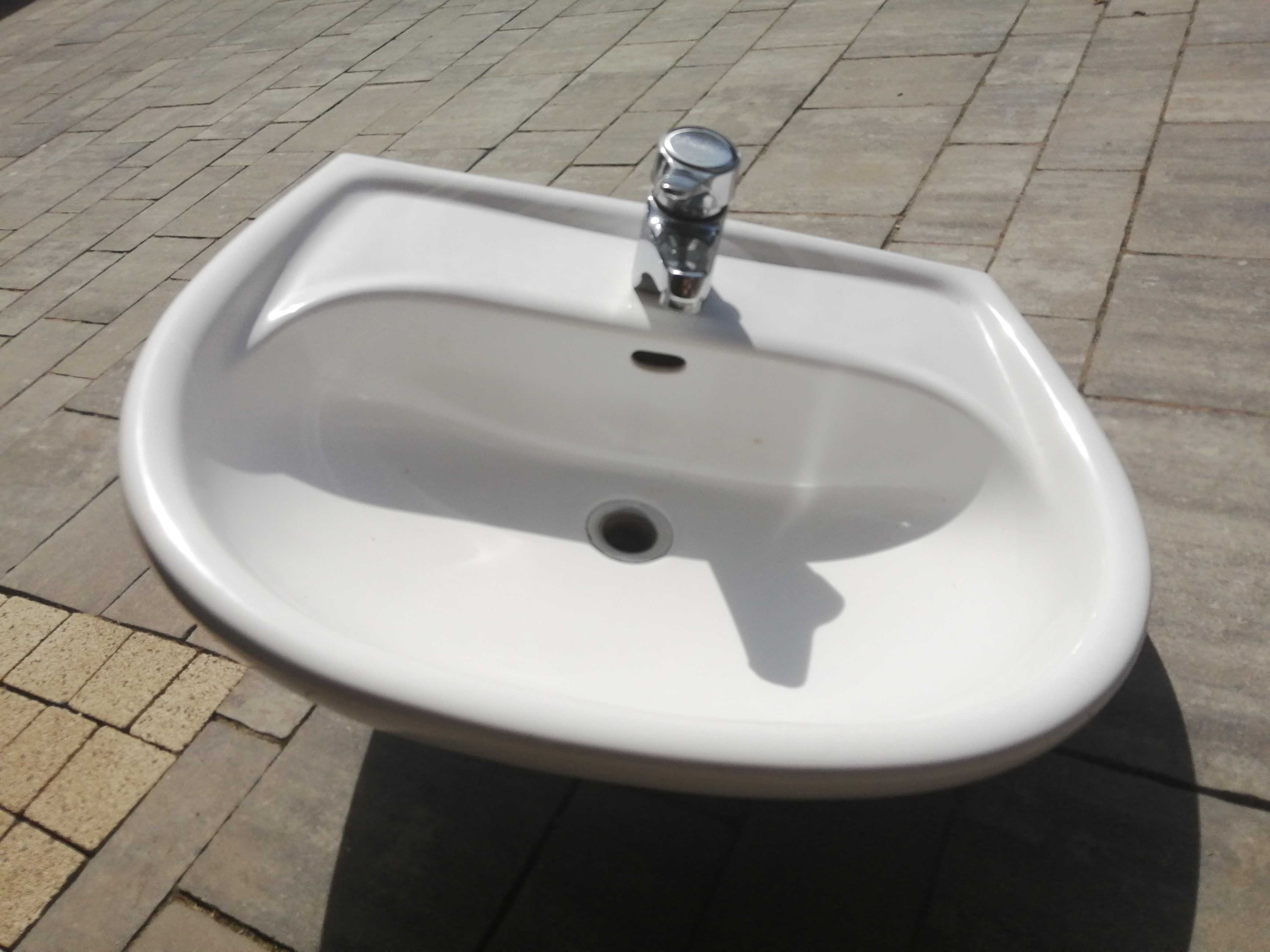 Umywalka łazienkowa bateria