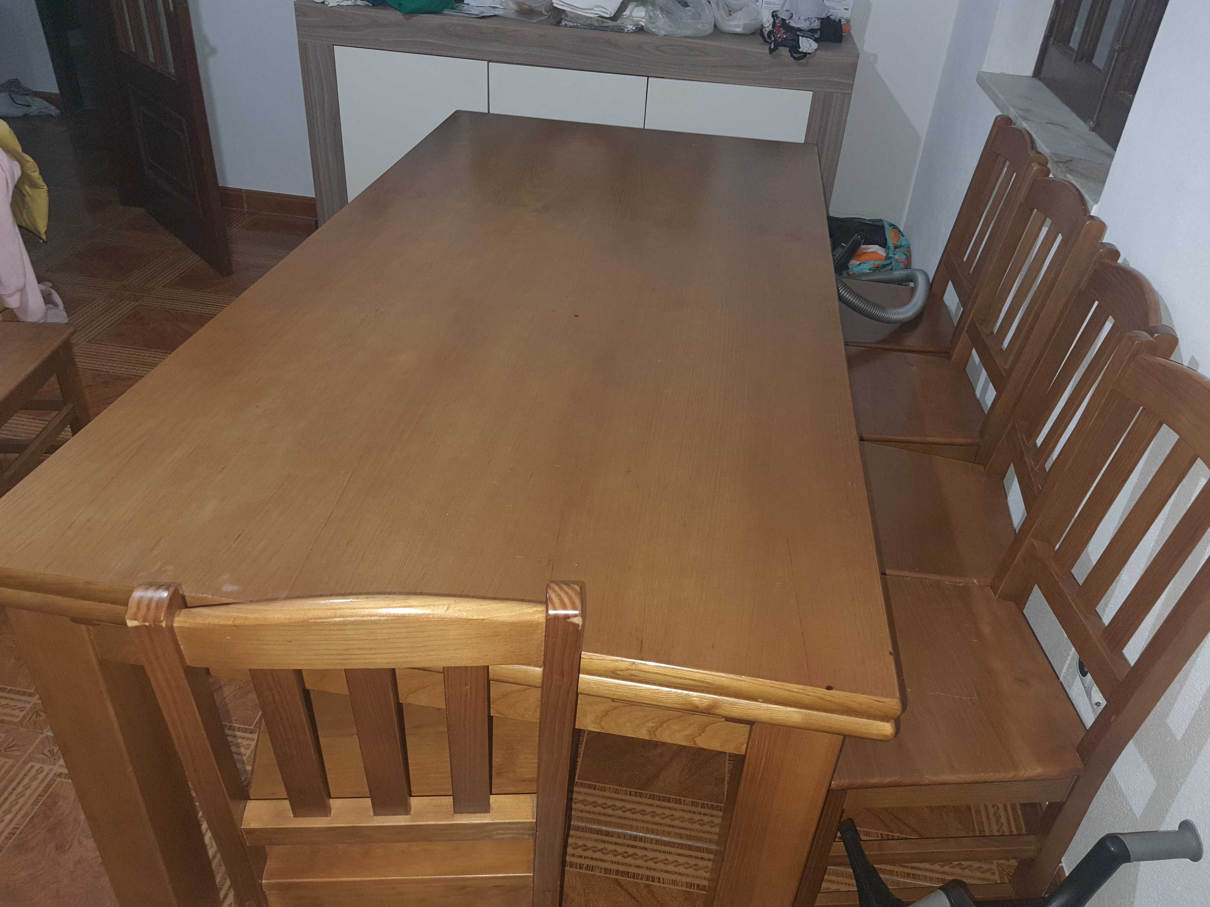 Mesa de jantar c/cadeiras