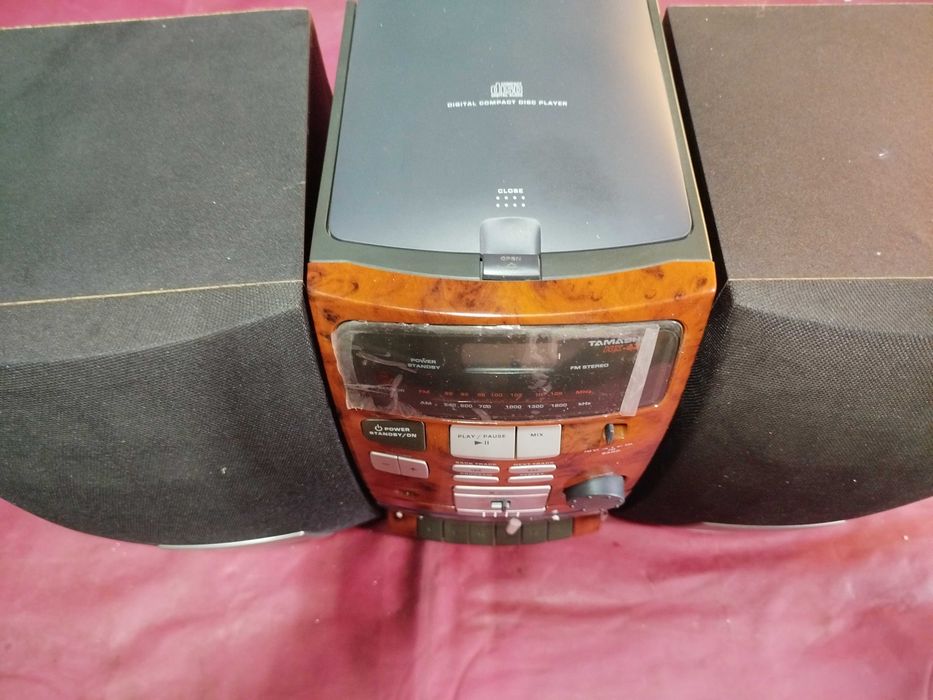 Aparelhagem de som com CD, rádio e cassete