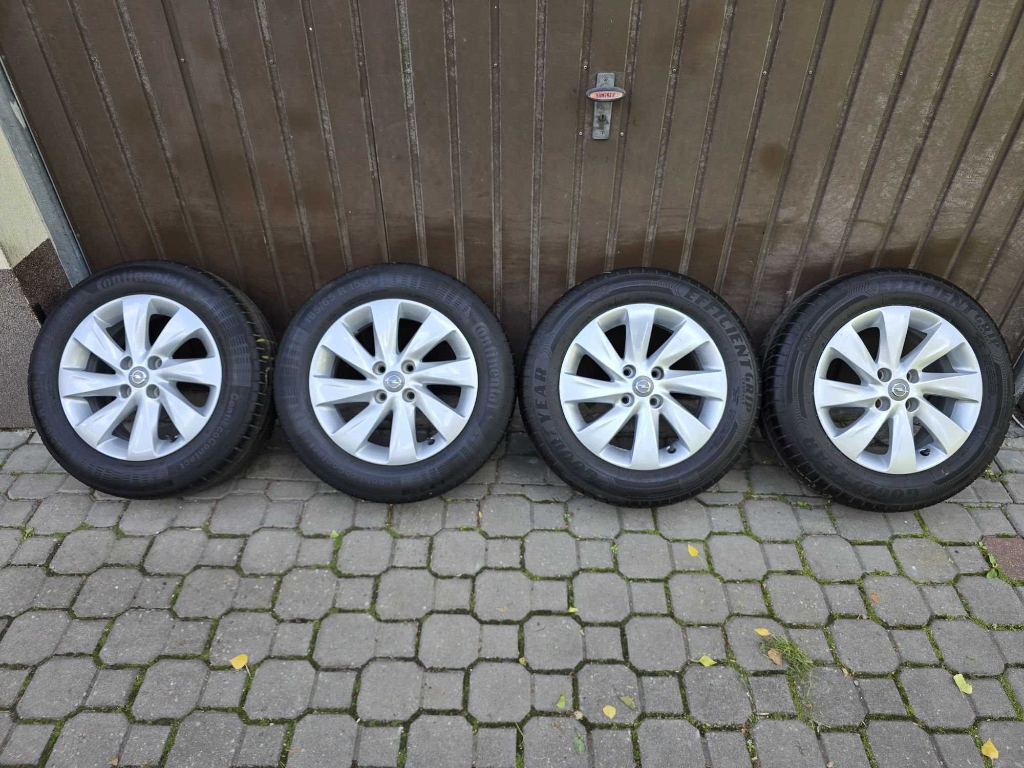Felgi z oponami 185/65R15 Opel Corsa E D 4x100 Astra H Meriva Combo