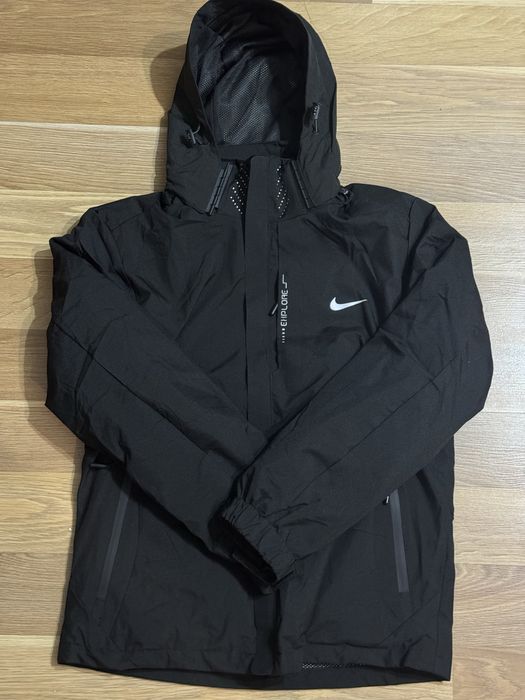 Утеплена куртка nike