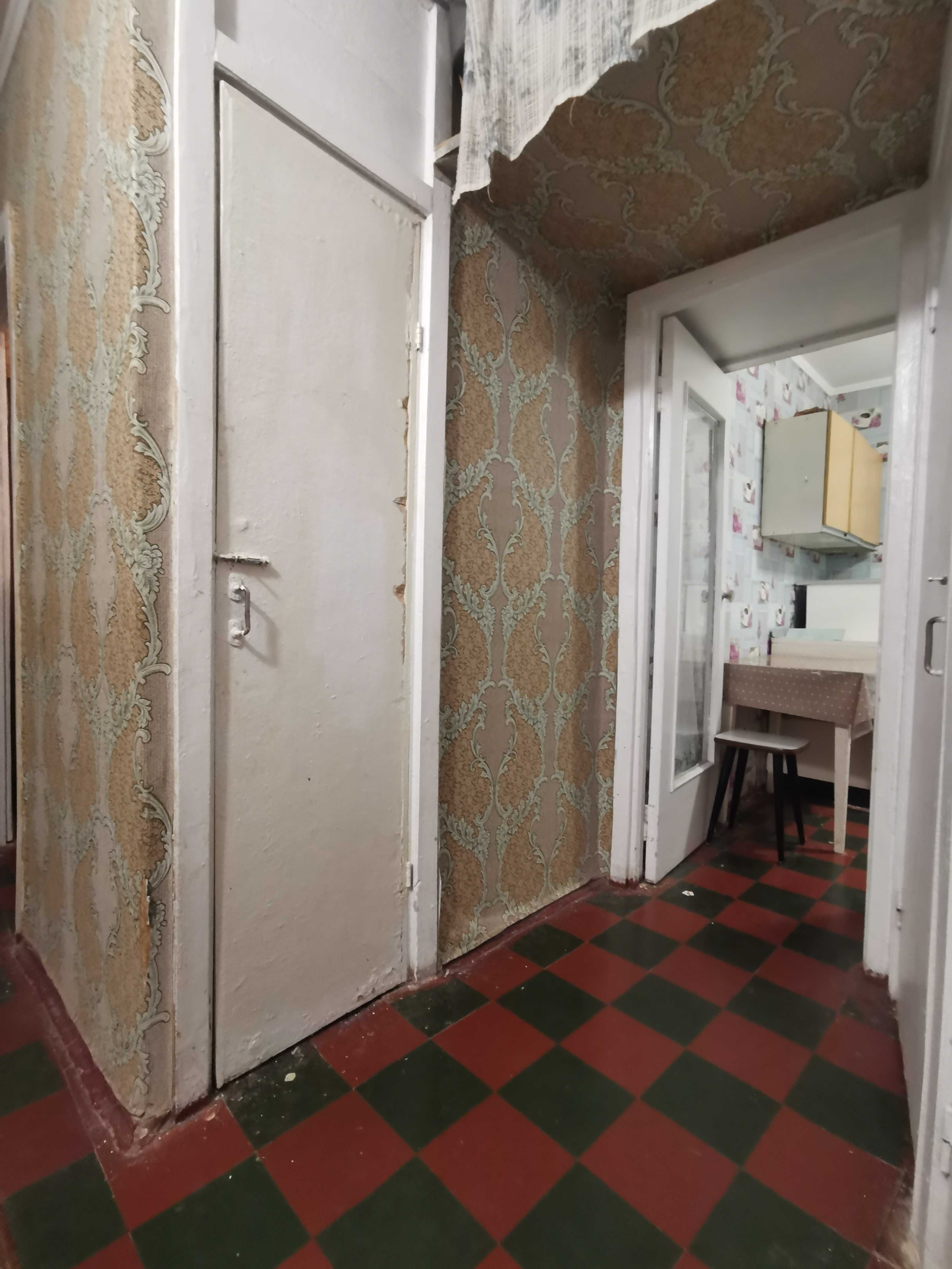 RD Продається 3-кімнатна квартира в цегляному будинку!