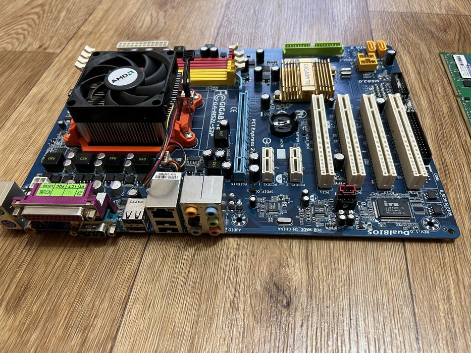 Материньська плата Gigabyte GA-M52L-S3P комплект