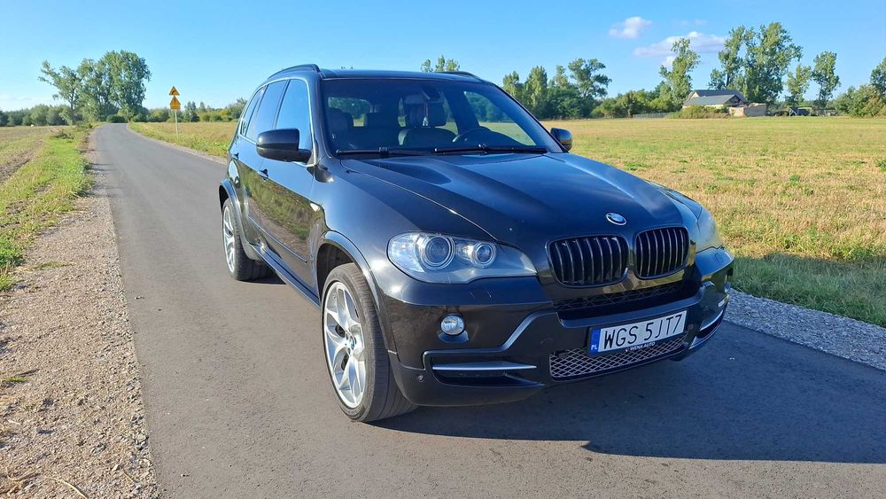 Sprzedam BMW X5! Stan bardzo dobry, gotowe do jazdy.