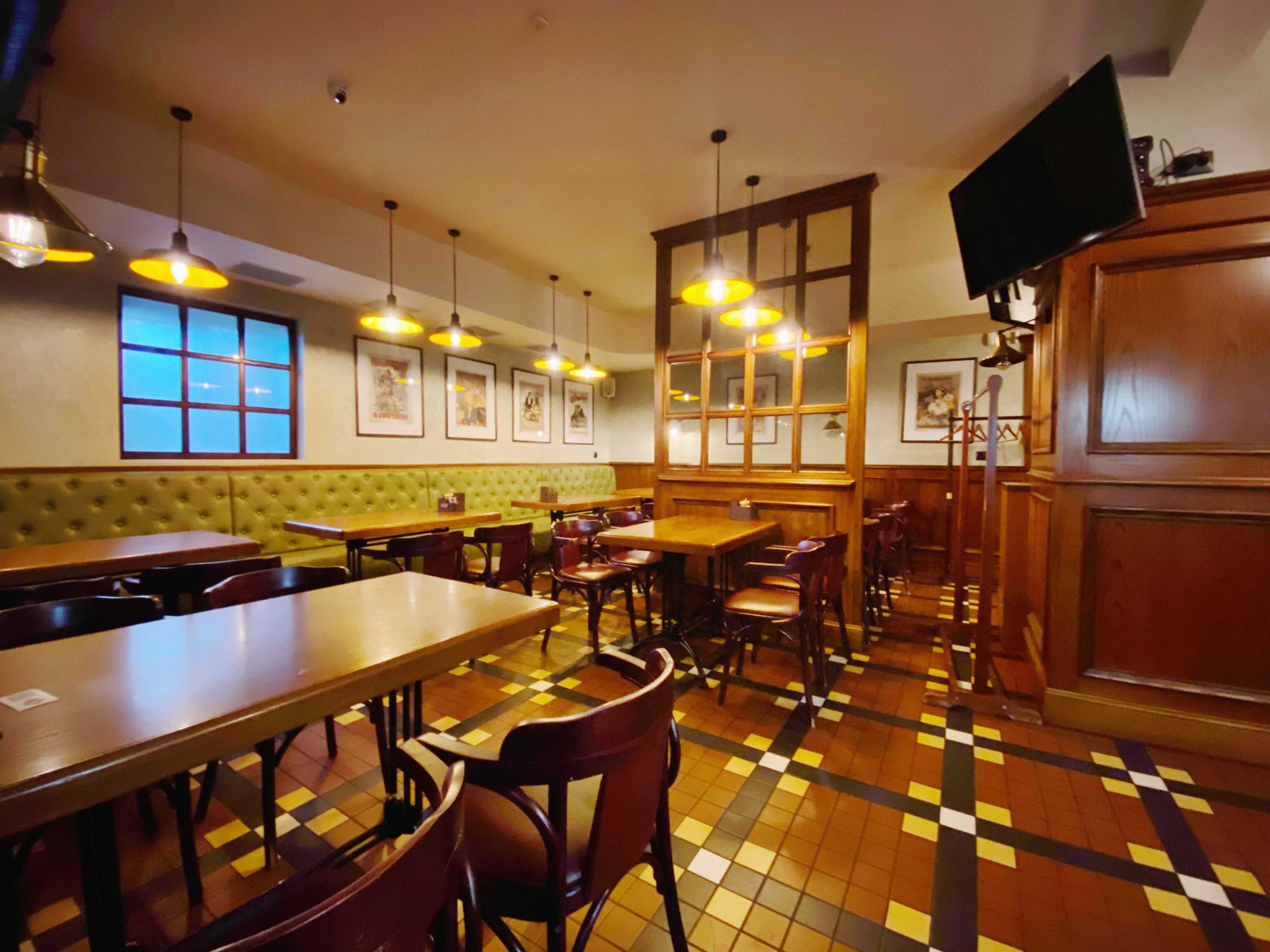«Watson Pub» – справжній англійський паб у центрі міста.